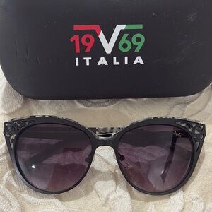 19V69 Black Cat-Eye Sunglasses with Gradient Lenses - includes case